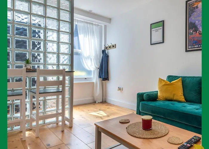 The Borough Suite Devereux Residences Newly Refurbished